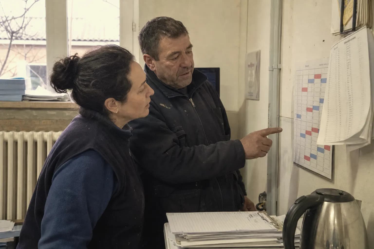 Mónica and Óscar Velasco share out the weeks on the workshop calendar