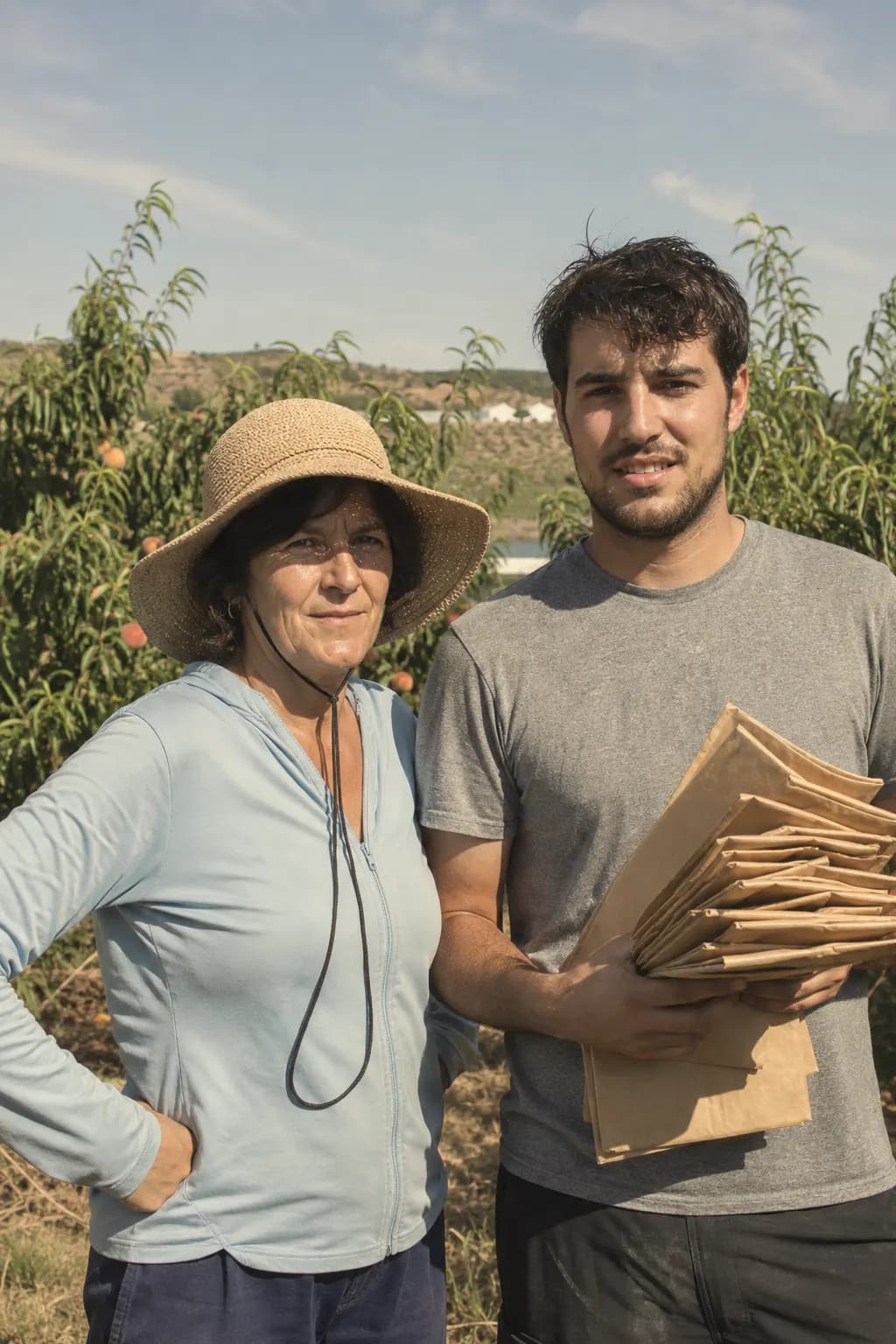 Carmen Nogués and her son Álex in the Calanda peach orchard in July